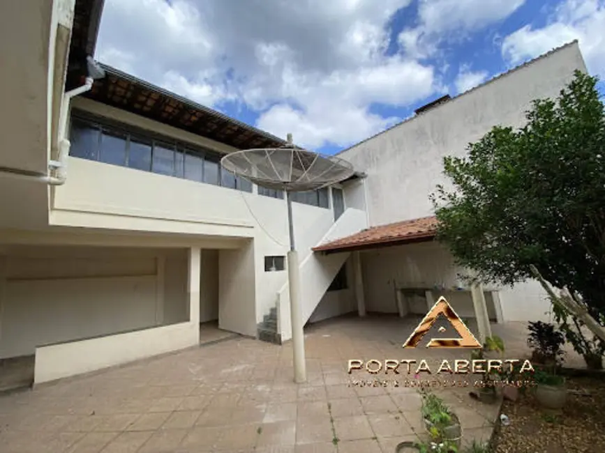Foto 2 de Casa com 4 quartos à venda, 284m2 em Amaro Lanari, Coronel Fabriciano - MG