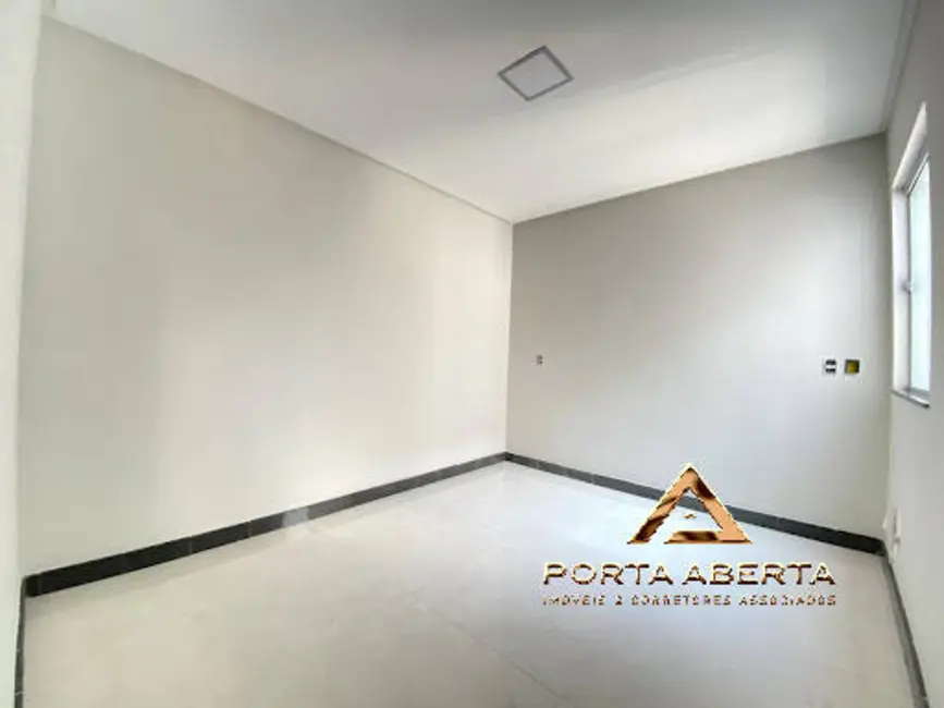 Casa com 3 quartos à venda, 180m2 em Santana Do Paraiso - MG - imagem 3 Foto 3 de Casa com 3 quartos à venda, 180m2 em Santana Do Paraiso - MG