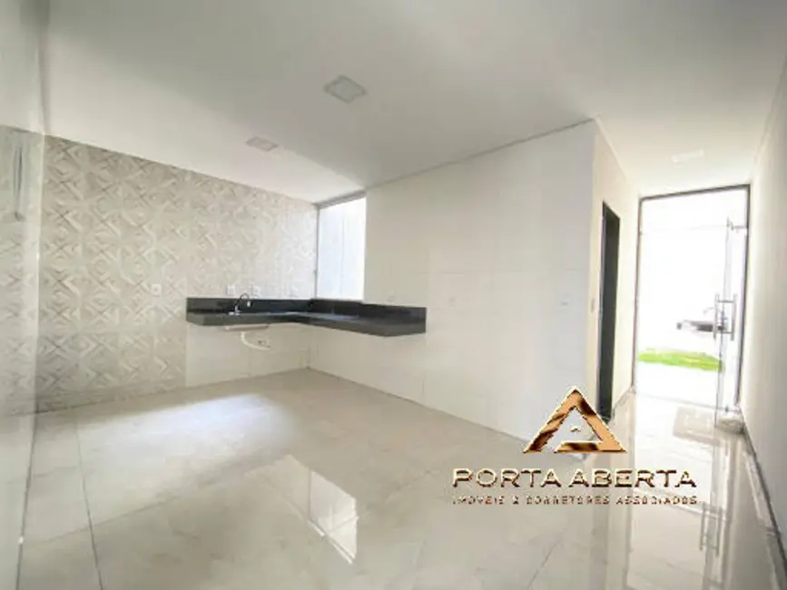 Casa com 3 quartos à venda, 180m2 em Santana Do Paraiso - MG - imagem 5 Foto 5 de Casa com 3 quartos à venda, 180m2 em Santana Do Paraiso - MG