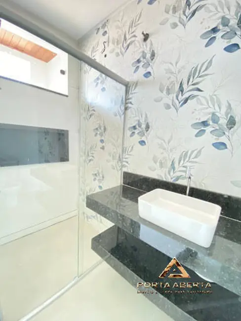 Foto 2 de Casa com 3 quartos à venda, 180m2 em Santana Do Paraiso - MG