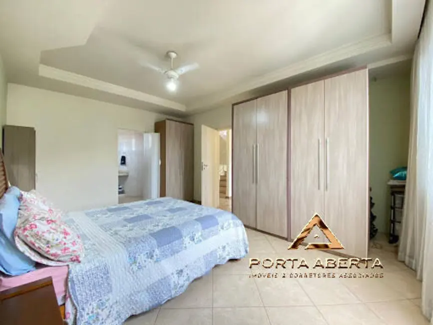 Casa com 3 quartos à venda, 204m2 em Iguaçu, Ipatinga - MG - imagem 8 Foto 8 de Casa com 3 quartos à venda, 204m2 em Iguaçu, Ipatinga - MG