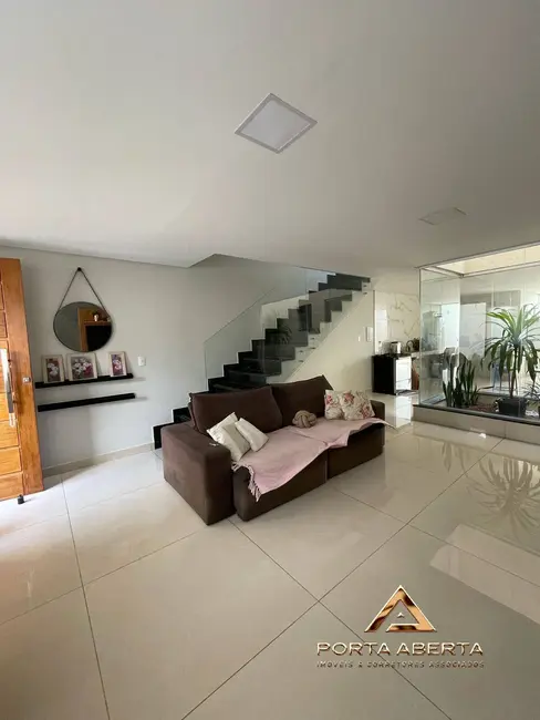 Casa com 3 quartos à venda, 150m2 em Santana Do Paraiso - MG - imagem 4 Foto 4 de Casa com 3 quartos à venda, 150m2 em Santana Do Paraiso - MG