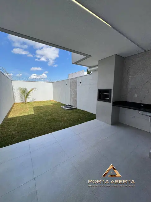 Foto 1 de Casa com 3 quartos à venda, 150m2 em Santana Do Paraiso - MG