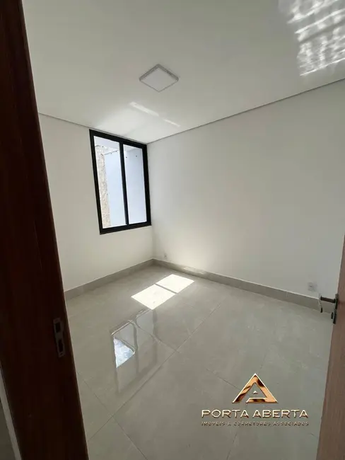 Casa com 3 quartos à venda, 150m2 em Santana Do Paraiso - MG - imagem 5 Foto 5 de Casa com 3 quartos à venda, 150m2 em Santana Do Paraiso - MG