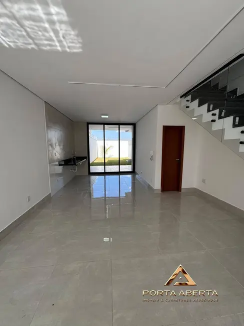 Casa com 3 quartos à venda, 150m2 em Santana Do Paraiso - MG - imagem 3 Foto 3 de Casa com 3 quartos à venda, 150m2 em Santana Do Paraiso - MG