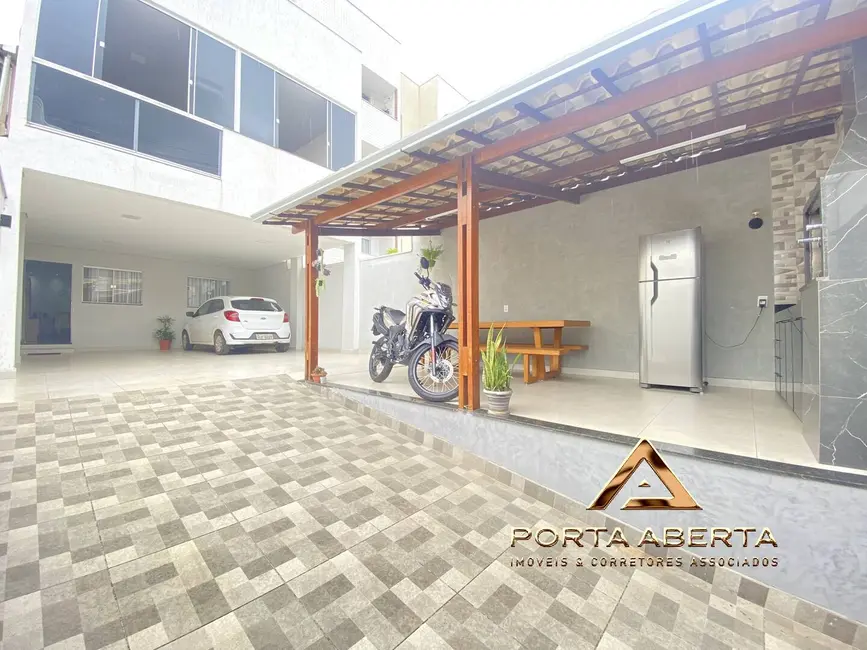 Foto 1 de Casa com 3 quartos à venda, 153m2 em Santana Do Paraiso - MG