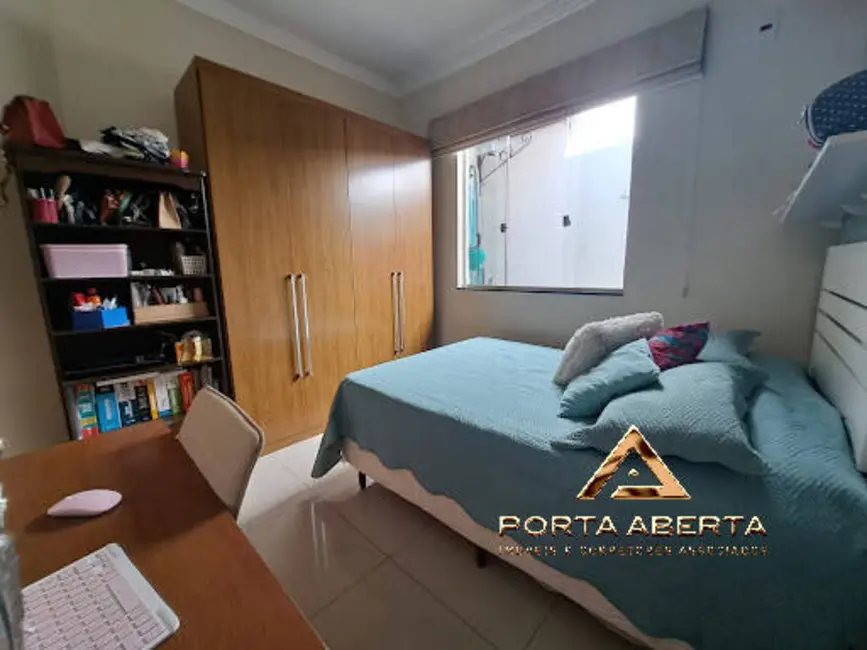 Casa com 3 quartos à venda, 240m2 em Santana Do Paraiso - MG - imagem 4 Foto 4 de Casa com 3 quartos à venda, 240m2 em Santana Do Paraiso - MG