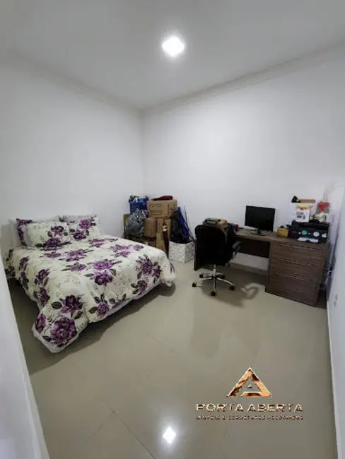 Casa com 3 quartos à venda em Santana Do Paraiso - MG - imagem 9 Foto 9 de Casa com 3 quartos à venda em Santana Do Paraiso - MG
