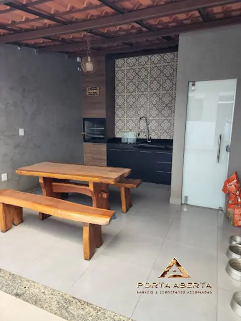 Foto 1 de Casa com 3 quartos à venda em Santana Do Paraiso - MG
