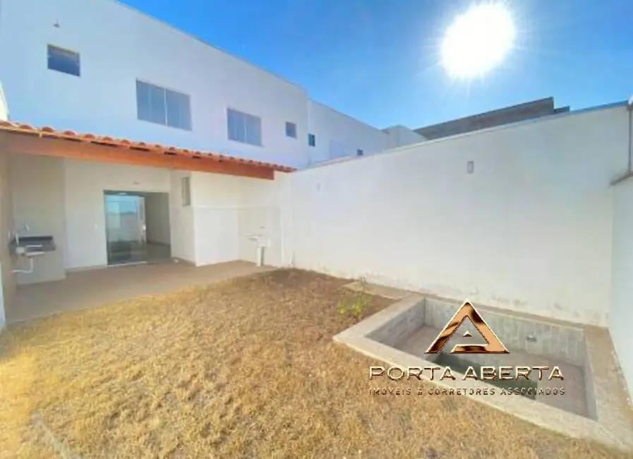 Foto 1 de Casa com 3 quartos à venda, 140m2 em Santana Do Paraiso - MG