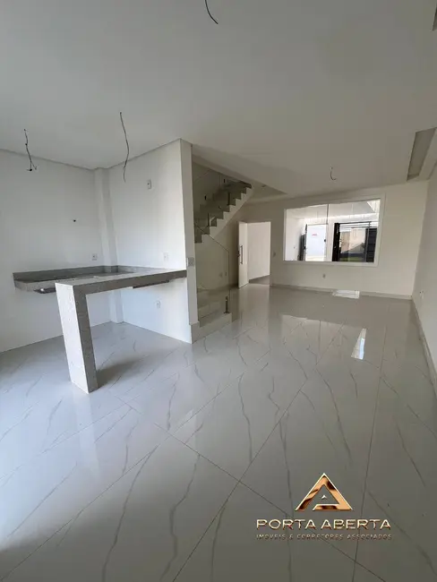Foto 1 de Casa com 3 quartos à venda, 140m2 em Santana Do Paraiso - MG