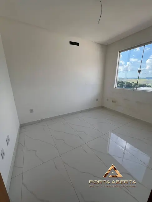 Foto 2 de Casa com 3 quartos à venda, 140m2 em Santana Do Paraiso - MG
