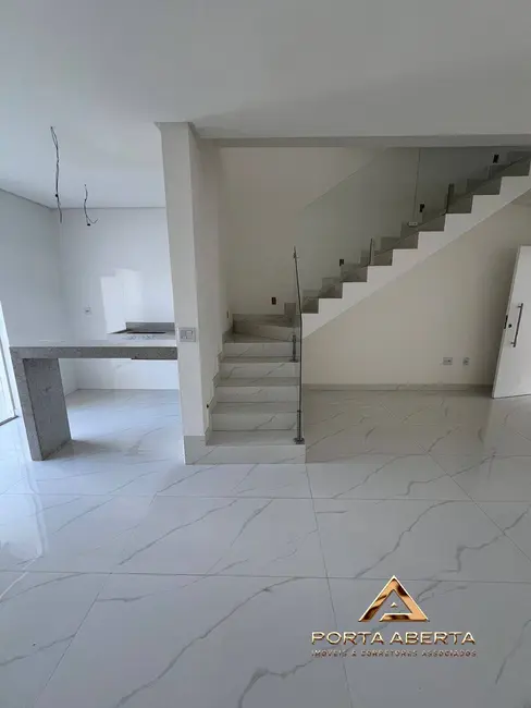 Casa com 3 quartos à venda, 140m2 em Santana Do Paraiso - MG - imagem 3 Foto 3 de Casa com 3 quartos à venda, 140m2 em Santana Do Paraiso - MG