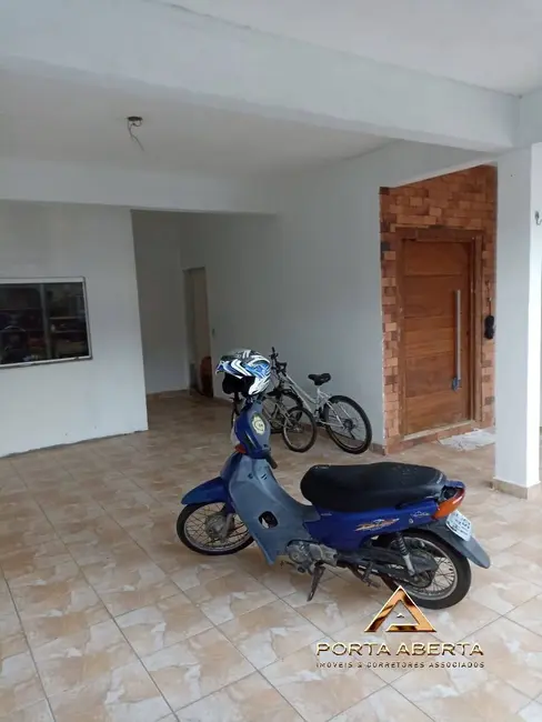 Casa com 3 quartos à venda, 220m2 em Santana Do Paraiso - MG - imagem 6 Foto 6 de Casa com 3 quartos à venda, 220m2 em Santana Do Paraiso - MG