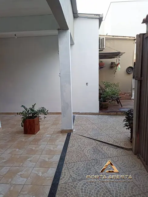 Casa com 3 quartos à venda, 220m2 em Santana Do Paraiso - MG - imagem 8 Foto 8 de Casa com 3 quartos à venda, 220m2 em Santana Do Paraiso - MG