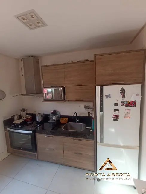 Foto 2 de Casa com 3 quartos à venda, 220m2 em Santana Do Paraiso - MG