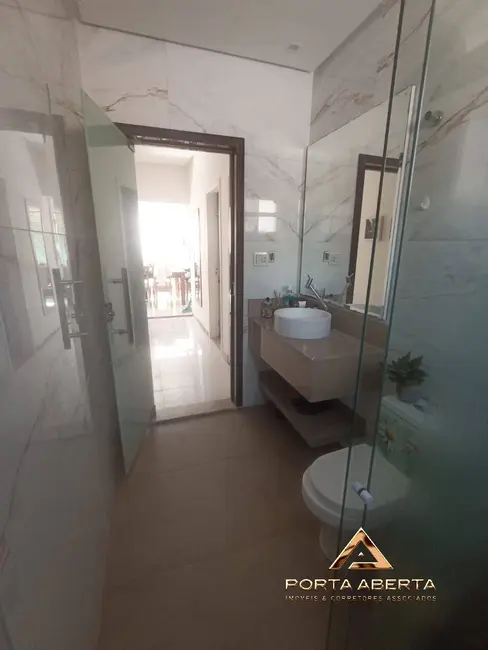 Casa com 3 quartos à venda, 220m2 em Santana Do Paraiso - MG - imagem 5 Foto 5 de Casa com 3 quartos à venda, 220m2 em Santana Do Paraiso - MG