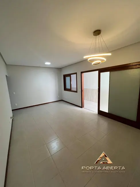 Casa com 4 quartos à venda, 300m2 em Santana Do Paraiso - MG - imagem 9 Foto 9 de Casa com 4 quartos à venda, 300m2 em Santana Do Paraiso - MG