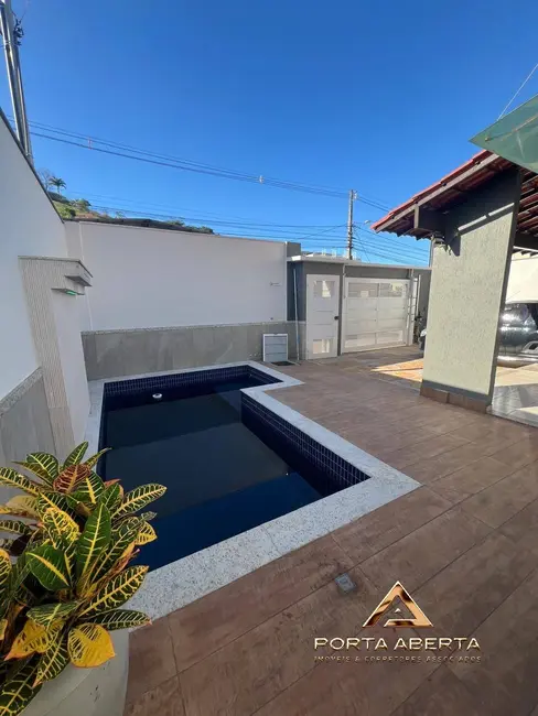 Foto 1 de Casa com 4 quartos à venda, 300m2 em Santana Do Paraiso - MG