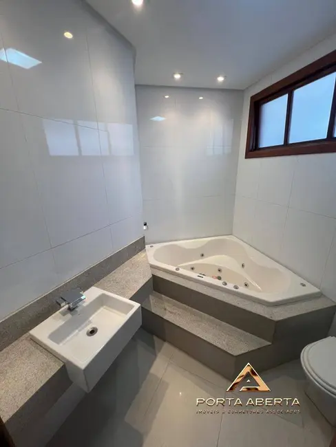Casa com 4 quartos à venda, 300m2 em Santana Do Paraiso - MG - imagem 3 Foto 3 de Casa com 4 quartos à venda, 300m2 em Santana Do Paraiso - MG