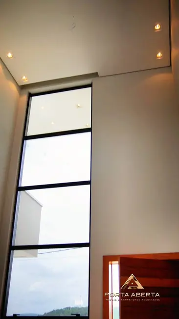 Foto 4 de Casa com 3 quartos à venda, 266m2 em Caratinga - MG