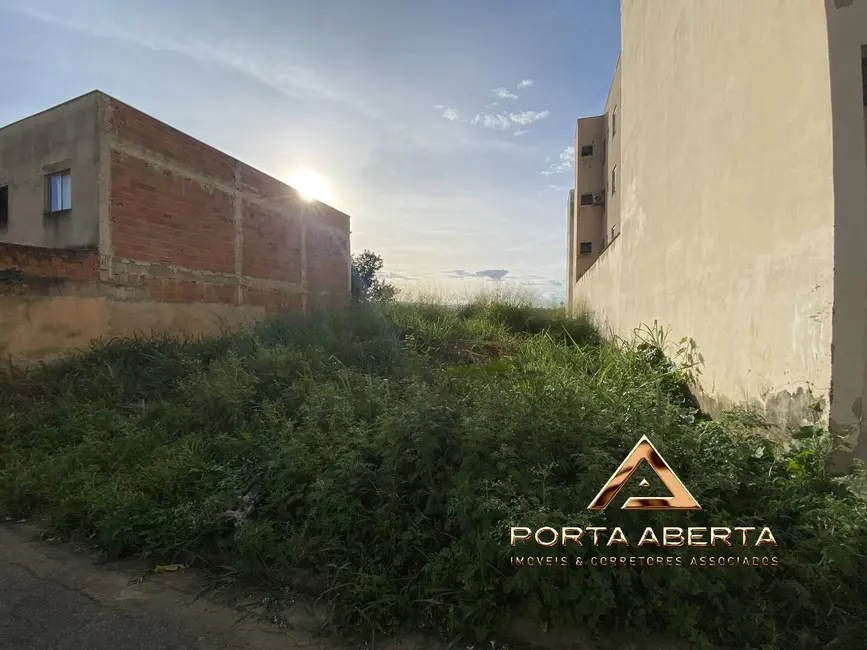 Foto 1 de Terreno / Lote à venda, 360m2 em Santana Do Paraiso - MG
