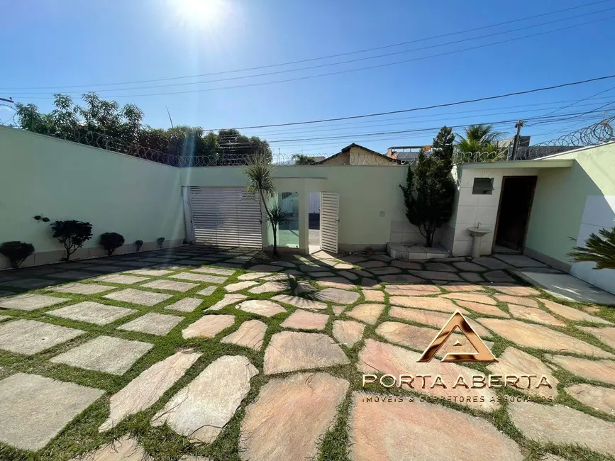Foto 2 de Casa com 3 quartos à venda, 200m2 em Belvedere, Coronel Fabriciano - MG