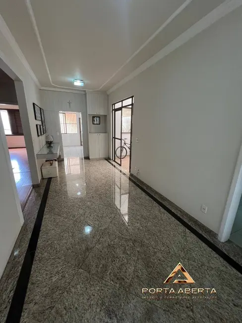 Casa com 3 quartos à venda, 400m2 em Cariru, Ipatinga - MG - imagem 2 Foto 2 de Casa com 3 quartos à venda, 400m2 em Cariru, Ipatinga - MG