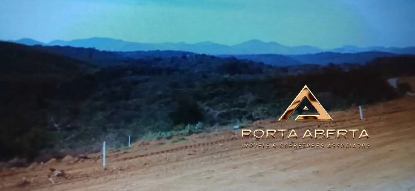 Foto 4 de Terreno / Lote à venda, 372m2 em Caratinga - MG