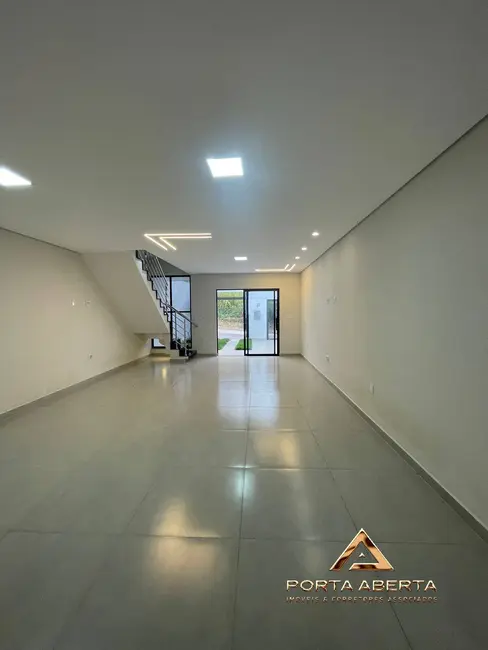Casa com 3 quartos à venda, 155m2 em Santana Do Paraiso - MG - imagem 4 Foto 4 de Casa com 3 quartos à venda, 155m2 em Santana Do Paraiso - MG