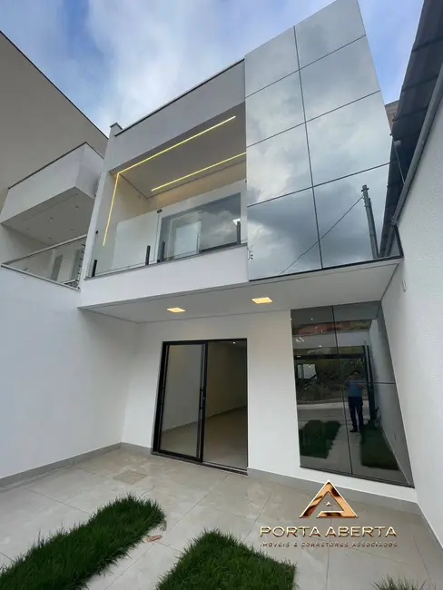 Foto 2 de Casa com 3 quartos à venda, 155m2 em Santana Do Paraiso - MG