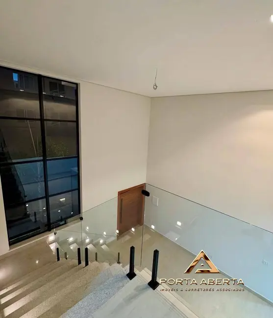 Casa com 3 quartos à venda, 200m2 em Iguaçu, Ipatinga - MG - imagem 6 Foto 6 de Casa com 3 quartos à venda, 200m2 em Iguaçu, Ipatinga - MG