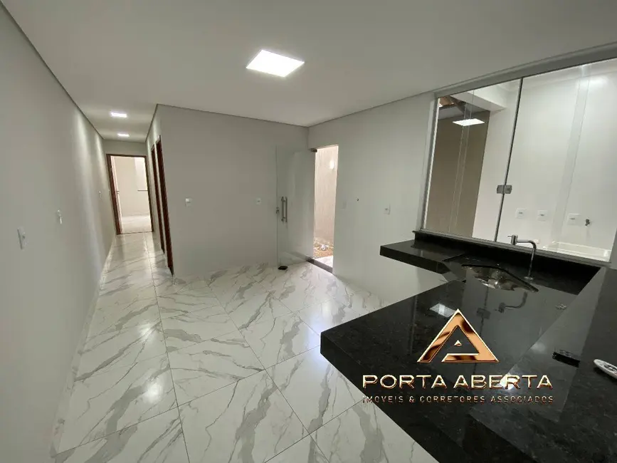 Foto 2 de Casa com 3 quartos à venda, 120m2 em Santana Do Paraiso - MG