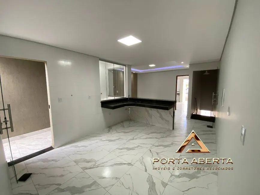 Foto 1 de Casa com 3 quartos à venda, 120m2 em Santana Do Paraiso - MG