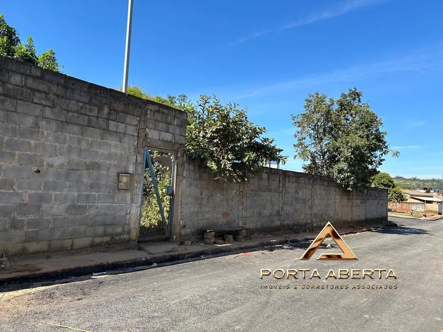 Foto 1 de Terreno / Lote à venda, 681m2 em Marlieria - MG