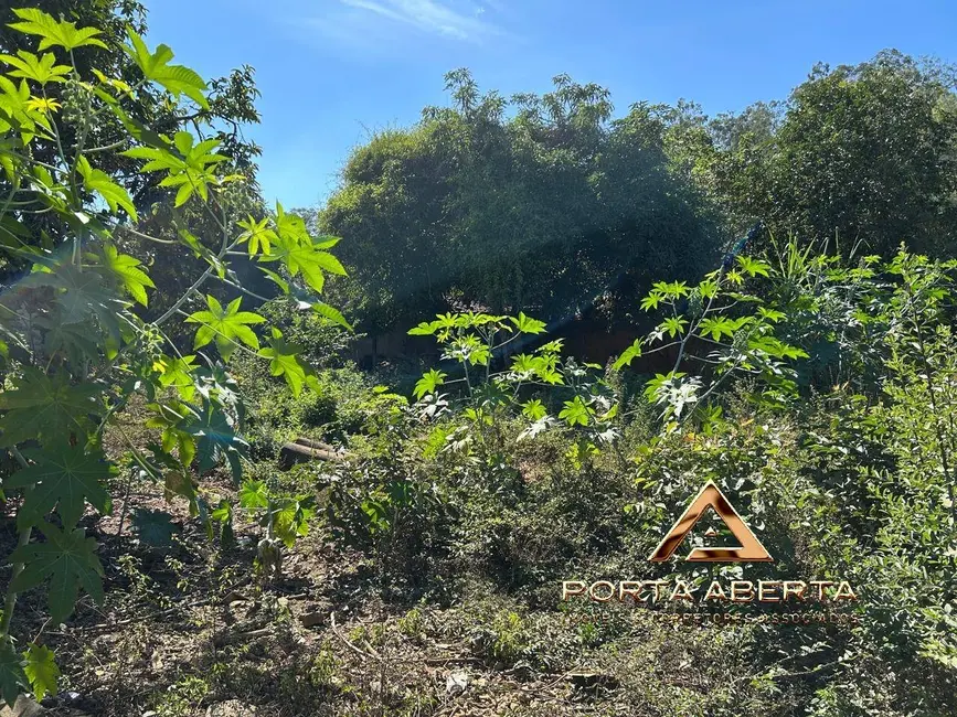 Foto 2 de Terreno / Lote à venda, 681m2 em Marlieria - MG