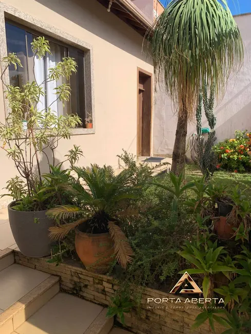 Casa com 3 quartos à venda em Imbaúbas, Ipatinga - MG - imagem 3 Foto 3 de Casa com 3 quartos à venda em Imbaúbas, Ipatinga - MG