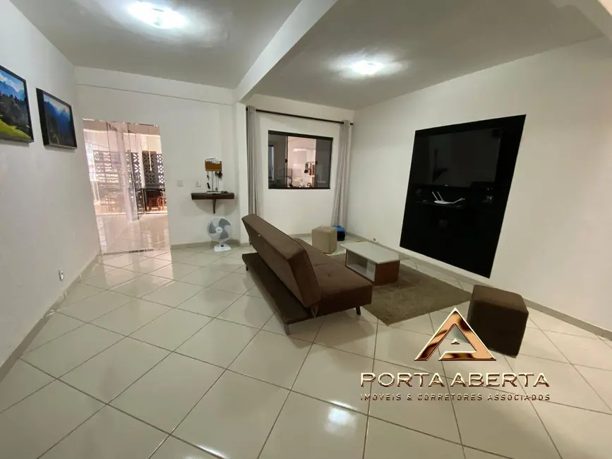 Casa com 3 quartos à venda, 210m2 em Santana Do Paraiso - MG - imagem 4 Foto 4 de Casa com 3 quartos à venda, 210m2 em Santana Do Paraiso - MG