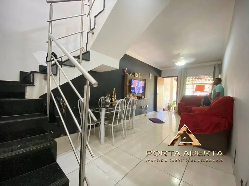 Foto 2 de Casa com 2 quartos à venda, 90m2 em Santana Do Paraiso - MG