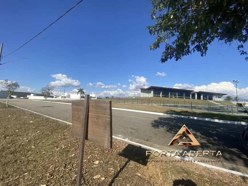 Foto 2 de Terreno / Lote à venda, 450m2 em Caratinga - MG