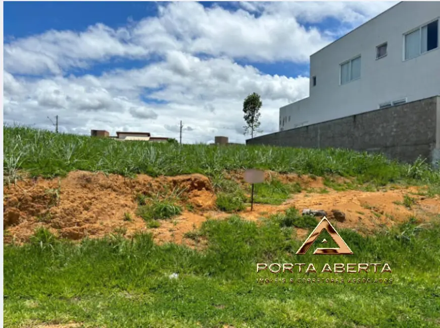 Foto 1 de Terreno / Lote à venda, 659m2 em Caratinga - MG