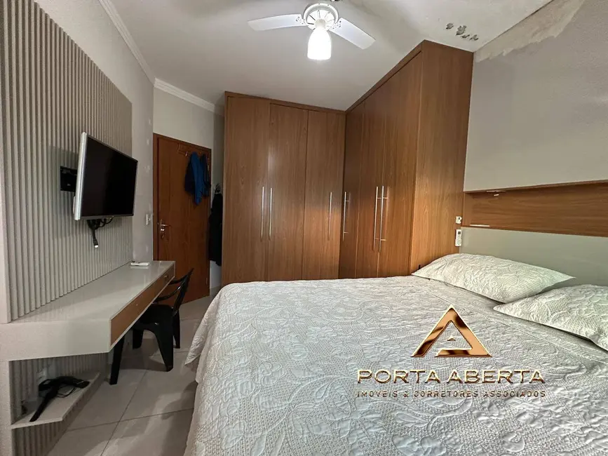 Foto 2 de Casa com 3 quartos à venda, 170m2 em Santana Do Paraiso - MG