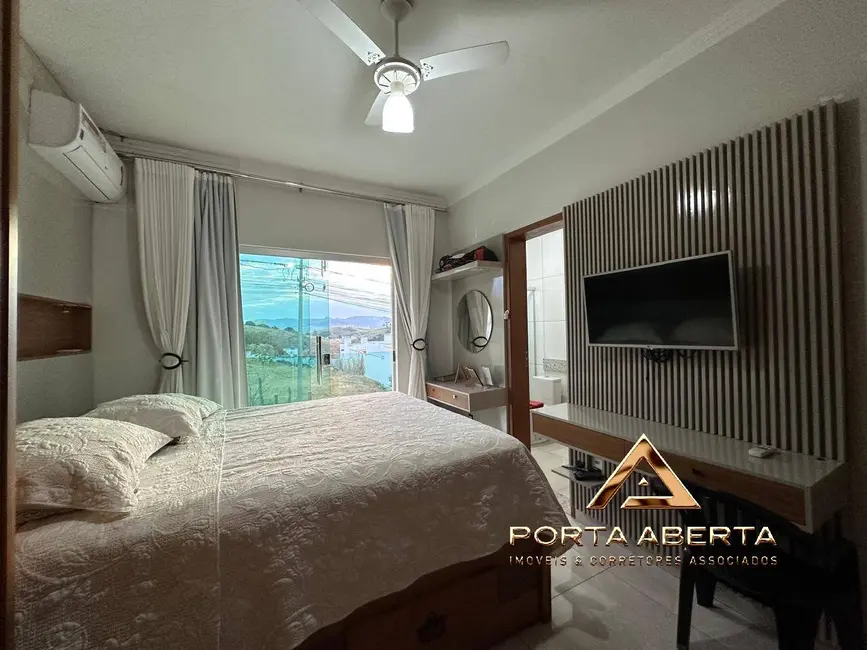 Casa com 3 quartos à venda, 170m2 em Santana Do Paraiso - MG - imagem 3 Foto 3 de Casa com 3 quartos à venda, 170m2 em Santana Do Paraiso - MG