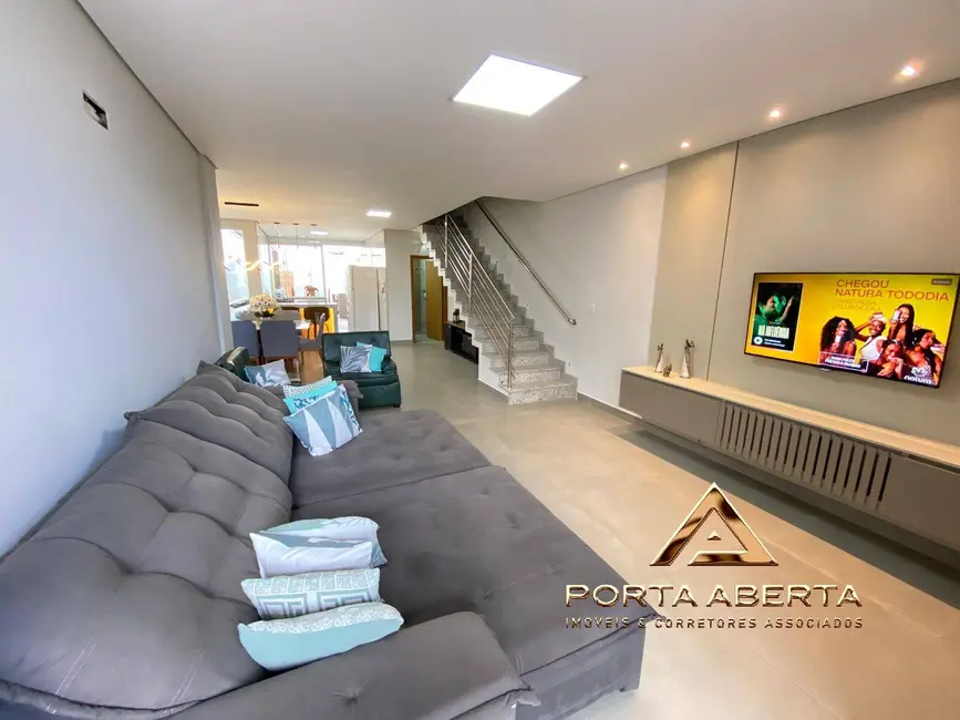 Foto 2 de Casa com 3 quartos à venda, 150m2 em Imbaúbas, Ipatinga - MG