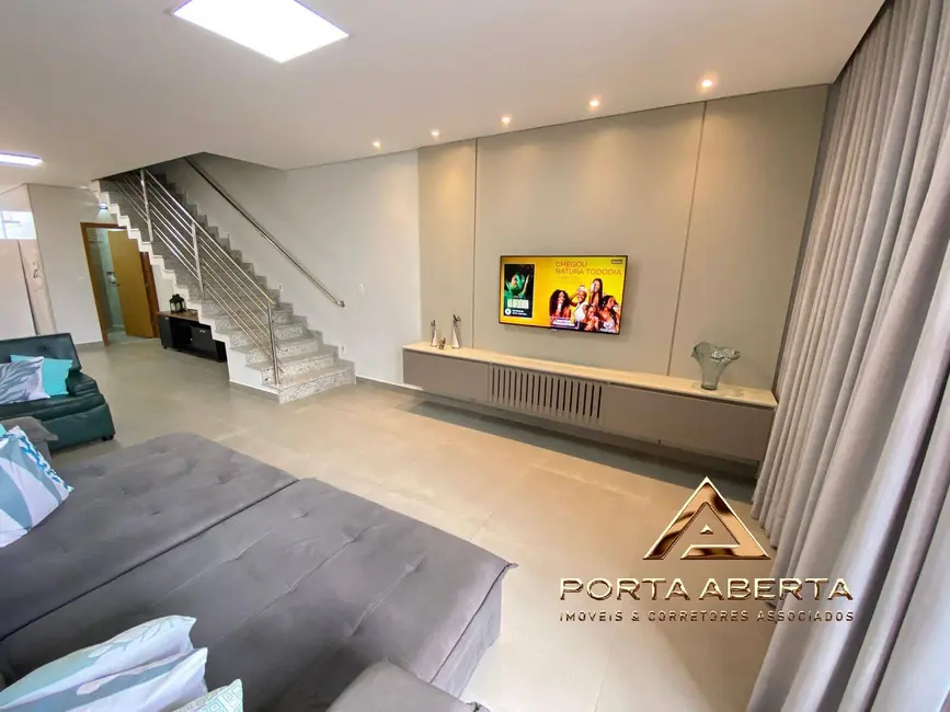 Casa com 3 quartos à venda, 150m2 em Imbaúbas, Ipatinga - MG - imagem 3 Foto 3 de Casa com 3 quartos à venda, 150m2 em Imbaúbas, Ipatinga - MG