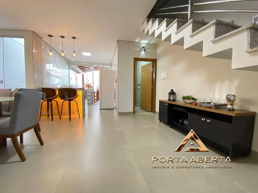 Casa com 3 quartos à venda, 150m2 em Imbaúbas, Ipatinga - MG - imagem 6 Foto 6 de Casa com 3 quartos à venda, 150m2 em Imbaúbas, Ipatinga - MG