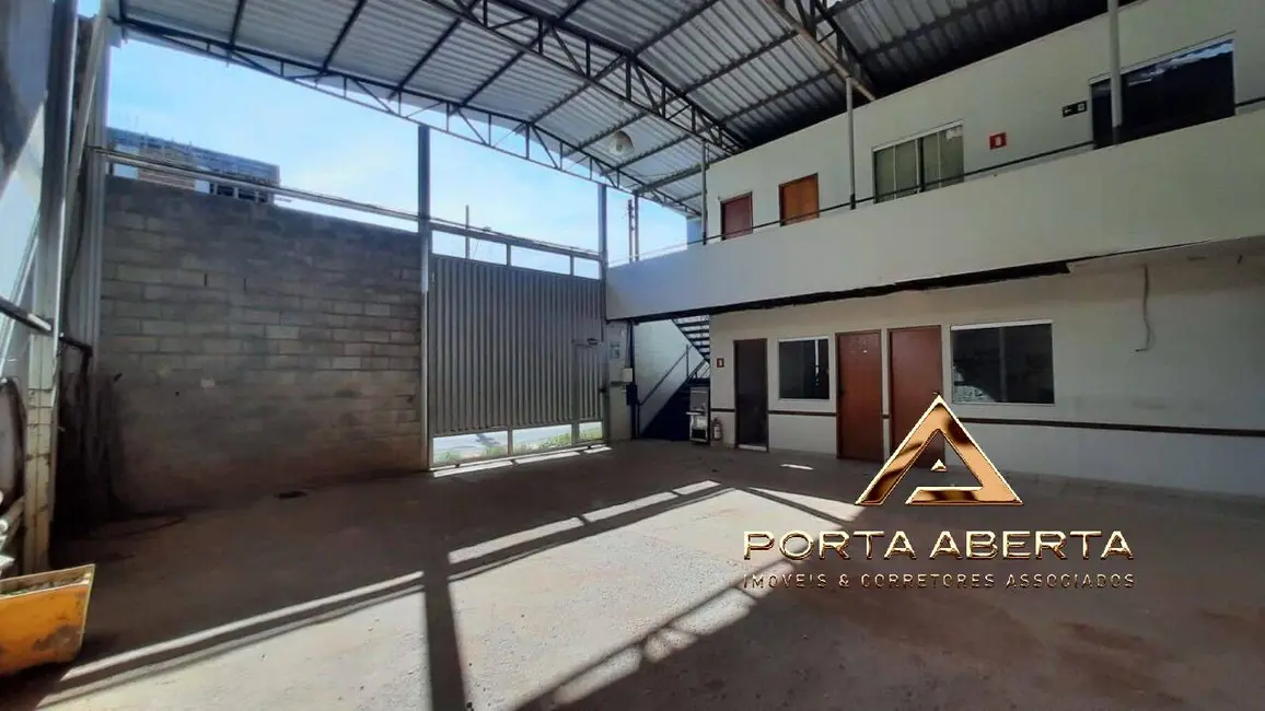 Foto 1 de Armazém / Galpão à venda, 250m2 em Caravelas, Ipatinga - MG