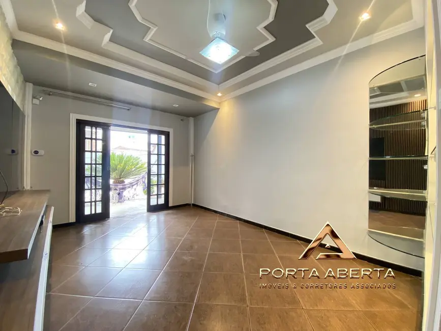 Casa com 3 quartos à venda, 180m2 em Santana Do Paraiso - MG - imagem 2 Foto 2 de Casa com 3 quartos à venda, 180m2 em Santana Do Paraiso - MG