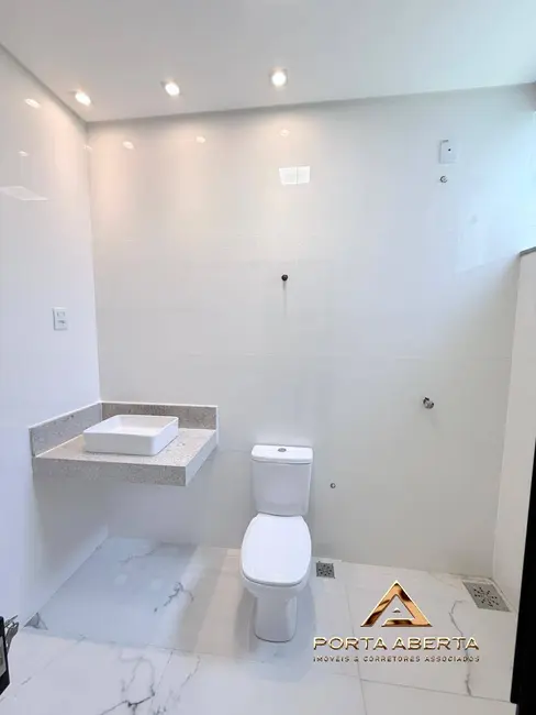 Foto 2 de Casa com 3 quartos à venda, 125m2 em Santana Do Paraiso - MG