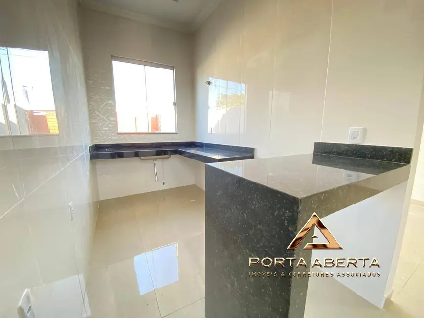 Foto 3 de Casa com 2 quartos à venda, 180m2 em Caratinga - MG